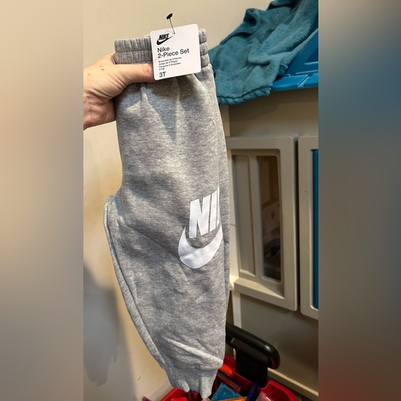 NWT❗️Toddler Nike sweatsuit - Picture 3 of 4